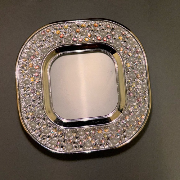 Bath and Body Works Pearls and Gems Visor Clip Scentportable Holder - Picture 2 of 5